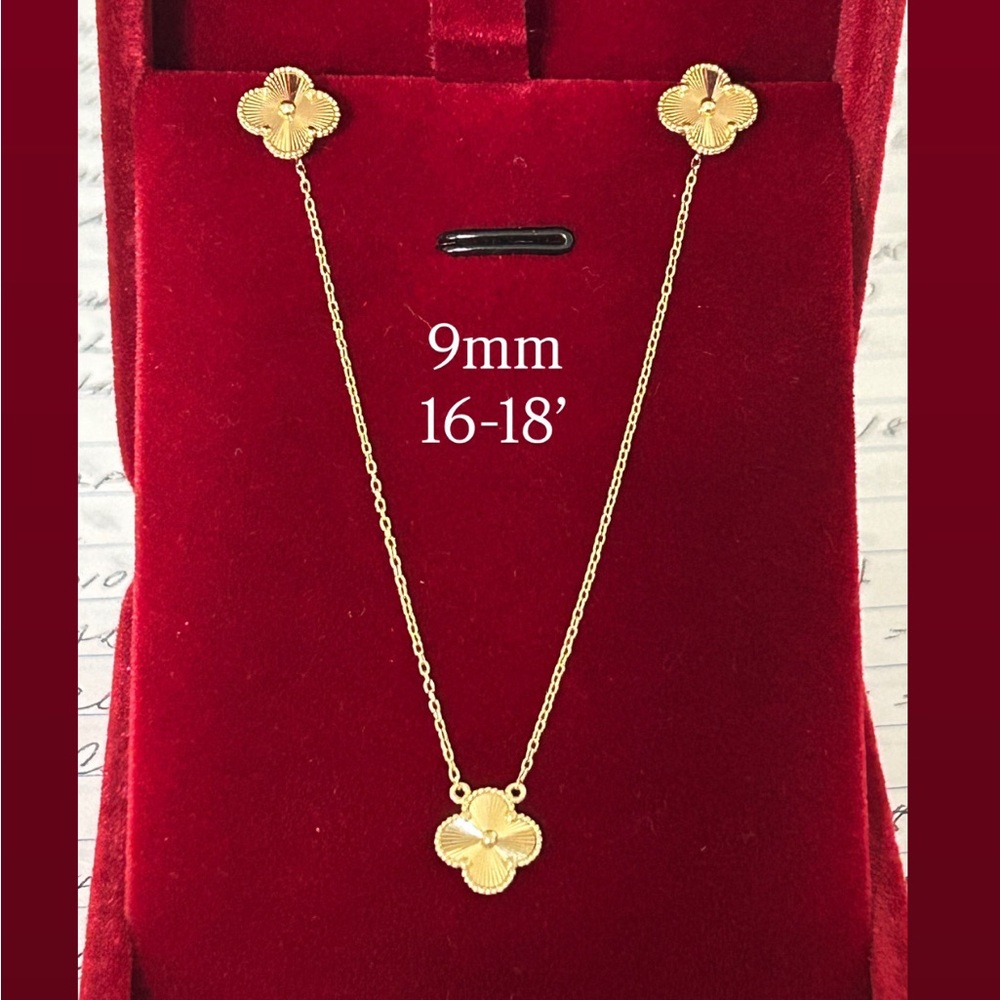 18k Gold Flower Necklace and Earring Set